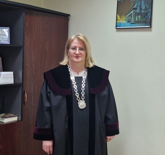 Teisėja Vilma Gadiškienė: „Nemažėjantis baudžiamųjų bylų dėl smurto artimoje aplinkoje skaičius – skaudžios visuomenės problemos atspindys“